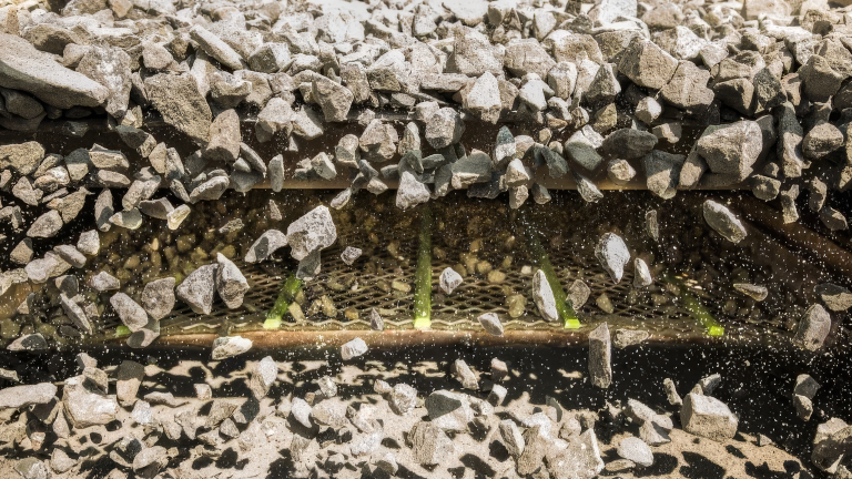 2602 MAJOR PAID AD Limestone DACH 1 2602 MAJOR PAID AD Limestone DACH 1